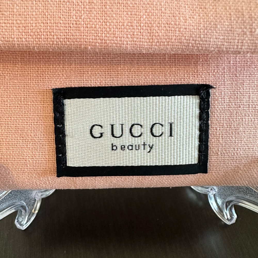Gucci Beauty Pink Cotton Pouch with Comb – Satin Floral Interior - Picture 4 of 10
